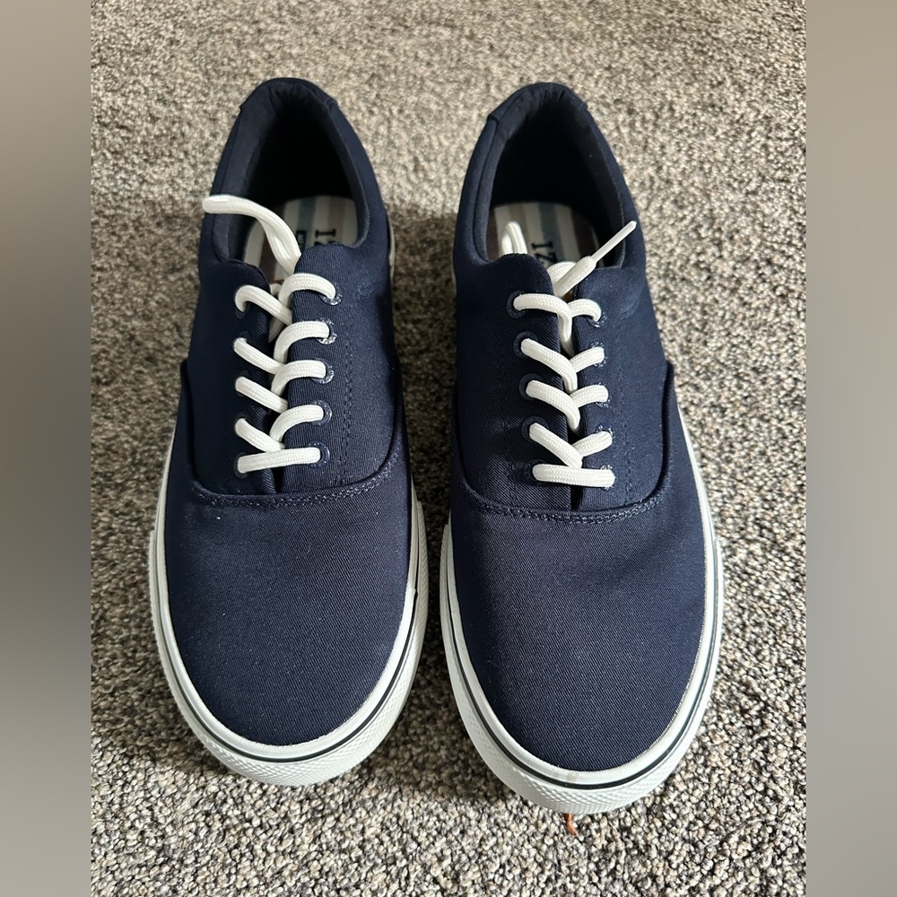 IZOD Rangley Canvas Sneakers With Memory Foam Men’s 10 Pre-Loved